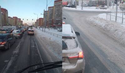Тюменцам не нравится процесс уборки снега на улице Пермякова