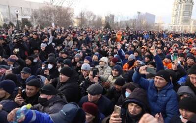 Власти Казахстана после массовых протестов снизили цену на газ