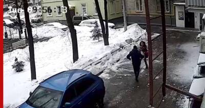 Прокуратура Москвы проверит данные о пострадавшей из-за падения льда девочке