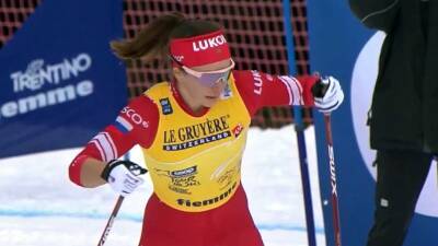 Наталья Непряева стала первой российской лыжницей, победившей в общем зачете престижной многодневки «Тур де Ски»