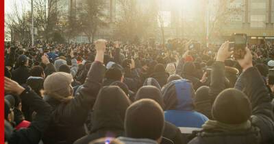 В Алма-Ате начались столкновения участников протеста с силовиками