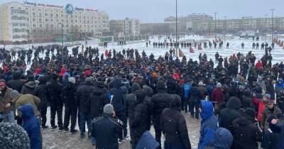 В Казахстане протестующие против цен на газ требуют отставки президента и правительства (видео)