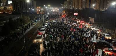 Протесты в Казахстане: люди требуют отставки правительства, начались стычки с силовиками и задержания