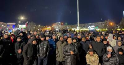 "Хочешь саботаж?": в Казахстане власти предложили протестующим разойтись по домам (видео)