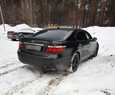 В Новосибирске бывший друг угнал у мужчины Lexus в Новый год