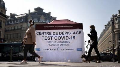 Власти Франции прокомментировали информацию о новом штамме коронавируса