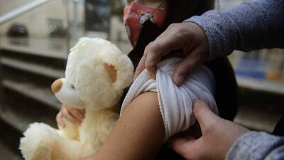 Гинцбург назвал срок начала применения детской вакцины от COVID-19