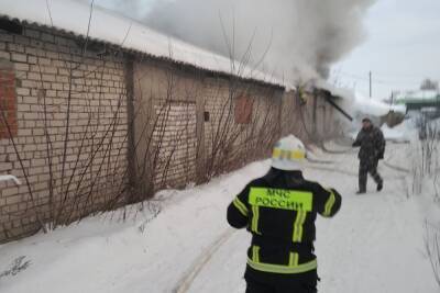 В Ивановской области сгорел гараж на площади 250 квадратных метров