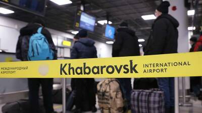 Летевший из Владивостока в Москву самолет совершил экстренную посадку