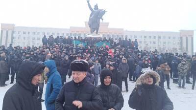 Правительство Казахстана ушло в отставку, во время протестов задержали больше 200 человек