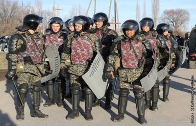 Полицейские в казахстанском Актобе отказались задерживать протестующих