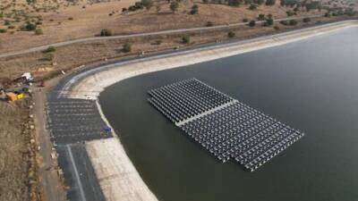 Посреди озера: в Израиле заработала первая солнечная электростанция на воде