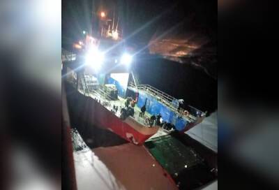 Экипаж подавшего сигнал бедствия в Охотском море судна эвакуирован