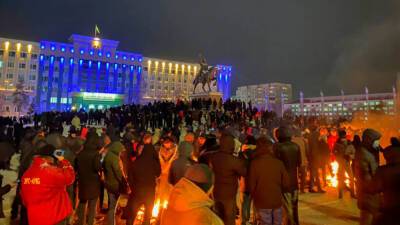 Революция в Казахстане: правительство в отставке, но протесты продолжаются