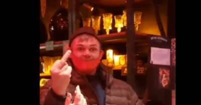 "В Днепре так не относятся!" В Мариуполе мужчина обругал бармена за украинский язык (видео) (видео)