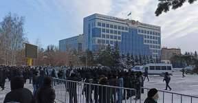В некоторых городах казахские силовики присоединились к протестующим