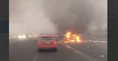 Протесты в Алматы: на улицах горят автомобили и слышны взрывы. Протестующие захватили БТРы