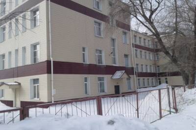 В отношении директора новосибирской школы №76 завели дело из-за переполненности заведения