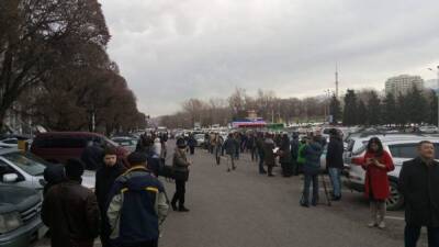 Участники протеста в Алма-Ате начали стрелять в силовиков