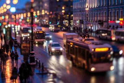 Петербург вошел в топ-три популярных направлений для путешествий на автобусе