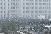 Протестующие в Алматы штурмуют резиденцию президента: слышны выстрелы и взрывы