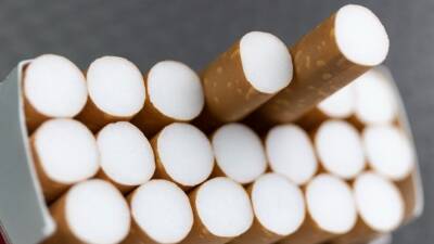 В Госдуме предложили запретить продажу табака части россиян