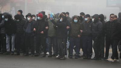 Протестующие подожгли административные здания в Алма-Ате
