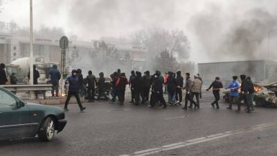 В ходе беспорядков в Алма-Ате сожгли более 120 автомобилей