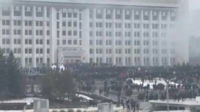 Силовики в казахстанских городах начали переходить на сторону протестующих