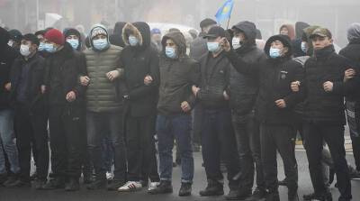 Протестующие захватили алматинскую резиденцию главы Казахстана