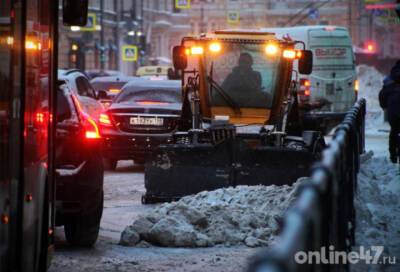 Улицы Петербурга от последствий циклона «Юмит» убирают более тысячи единиц спецтехники