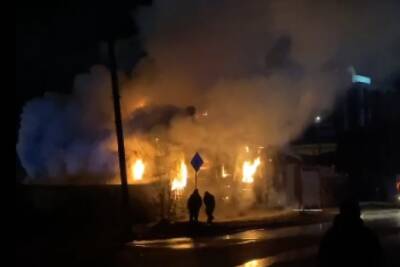 Четверых пьяных читинцев спасли пожарные из горящего барака