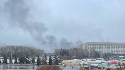 Протесты в Казахстане: в Алматы горит мэрия и прокуратура (видео)
