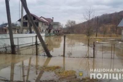 На Закарпатье сошли два селевых потока: начались подтопления дорог и домов