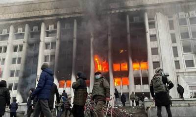 В Алма-Ате протестующие разграбили оружейный магазин