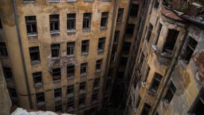 Ветхость зданий ставит под вопрос безопасность туристов Петербурга