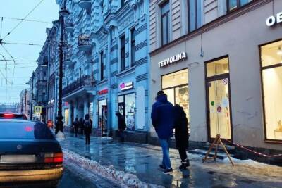 Петербуржцы пожаловались на скользкие дороги после очередного снегопада
