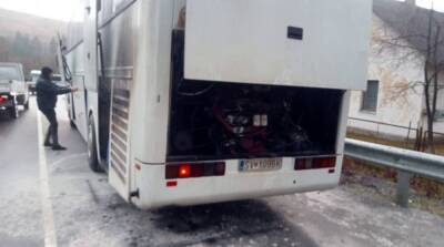 На Закарпатье во время движения вспыхнул автобус, в котором находилось 50 туристов