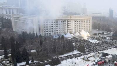 В Алма-Ате протестующие подожгли здание телеканала «Казахстан» - iz.ru - Казахстан - Израиль - Алма-Ата - Нур-Султане