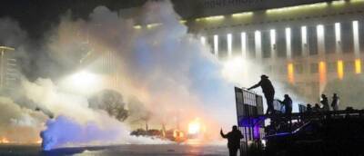 В Алма-Ате подвергся нападению протестующих департамент внутренних дел