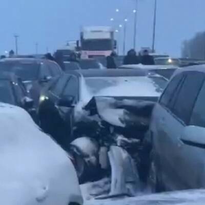 Более 50 автомобилей столкнулись в Тульской области на трассе М4 "Дон"