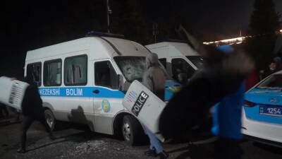 Восемь силовиков погибли в ходе беспорядков в Казахстане
