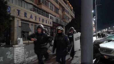 В Казахстане начались перестрелки силовиков с протестующими