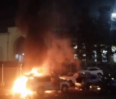 СМИ сообщают о начале уличных боев с перестрелками и взрывами в Алма-Ате