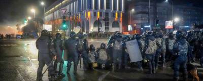 Протестующие вступили в перестрелку с силовиками в Алма-Ате
