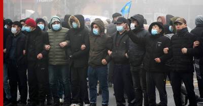 В Алма-Ате протестующие ведут перестрелку с силовиками
