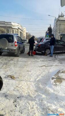 Следователи Южно-Сахалинска устанавливают, от чего в центре города умер мужчина