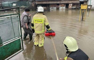 На Закарпатье сильный паводок затопил более 300 дворов