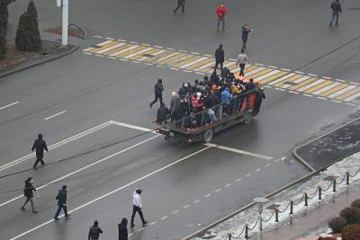 В Алматы протестующие захватили резиденцию президента