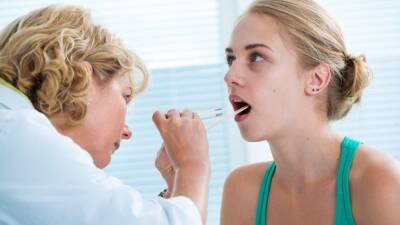 Какие симптомы говорят о возможном развитии рака языка? — ответ онколога
